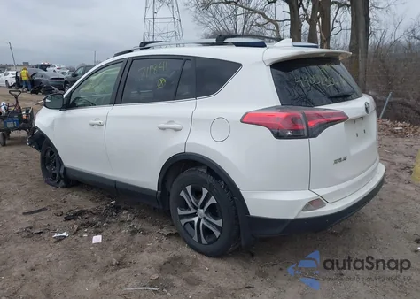 2017 Toyota Rav4 Le z USA, uszkodzony, nr VIN JTMBFREV8HJ711841